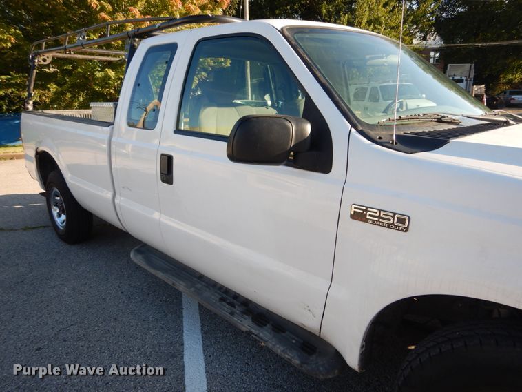 image for item DH2105 2004 Ford F250 Super Duty SuperCab pickup truck