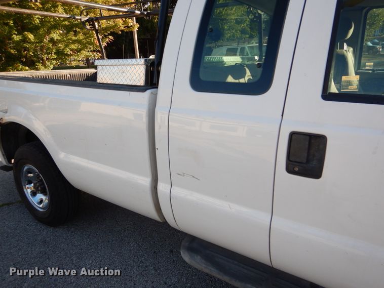 image for item DH2105 2004 Ford F250 Super Duty SuperCab pickup truck