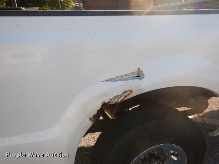 image for item DH2105 2004 Ford F250 Super Duty SuperCab pickup truck