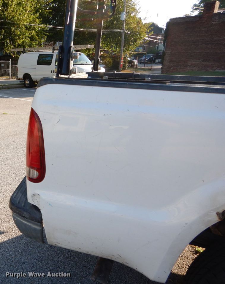 image for item DH2105 2004 Ford F250 Super Duty SuperCab pickup truck