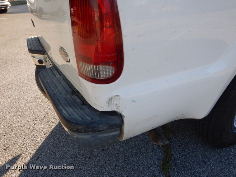 image for item DH2105 2004 Ford F250 Super Duty SuperCab pickup truck