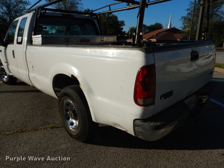 image for item DH2105 2004 Ford F250 Super Duty SuperCab pickup truck