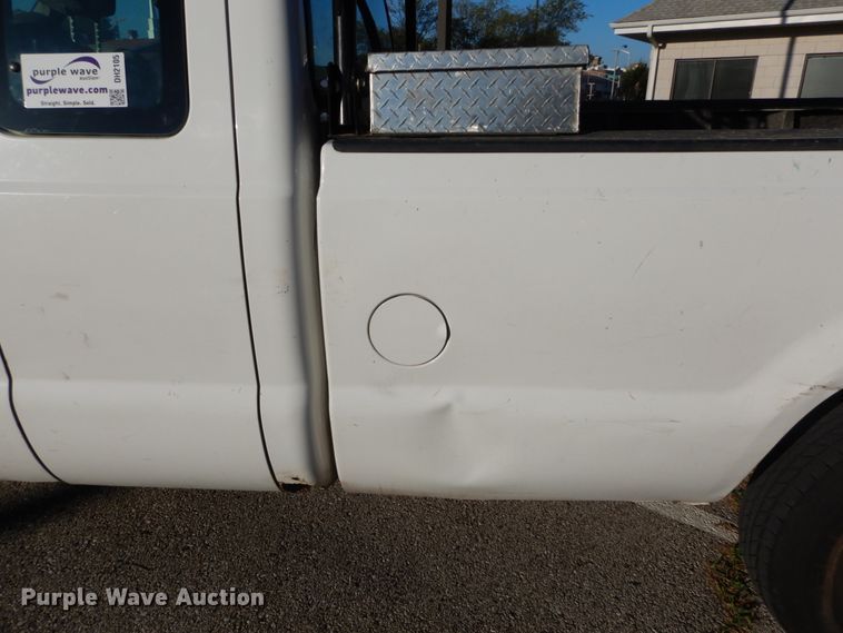 image for item DH2105 2004 Ford F250 Super Duty SuperCab pickup truck