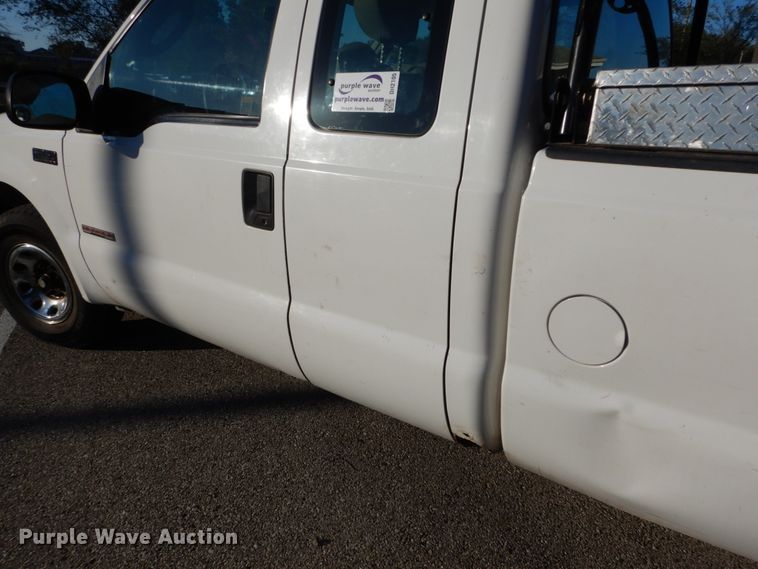 image for item DH2105 2004 Ford F250 Super Duty SuperCab pickup truck