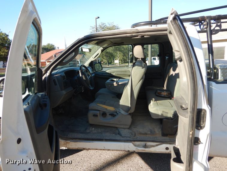 image for item DH2105 2004 Ford F250 Super Duty SuperCab pickup truck