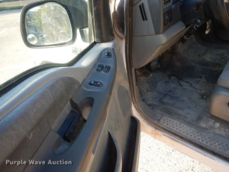 image for item DH2105 2004 Ford F250 Super Duty SuperCab pickup truck