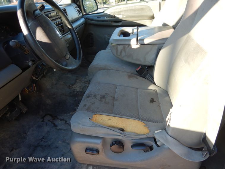 image for item DH2105 2004 Ford F250 Super Duty SuperCab pickup truck