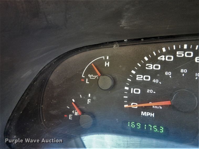 image for item DH2105 2004 Ford F250 Super Duty SuperCab pickup truck