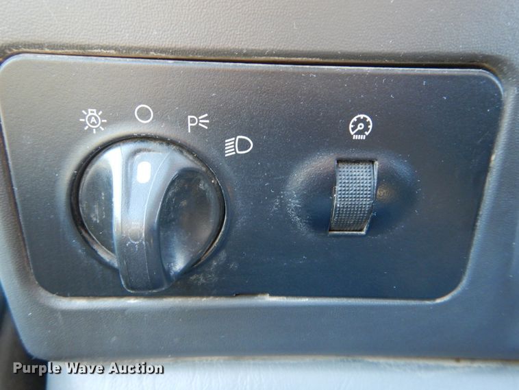 image for item DH2105 2004 Ford F250 Super Duty SuperCab pickup truck