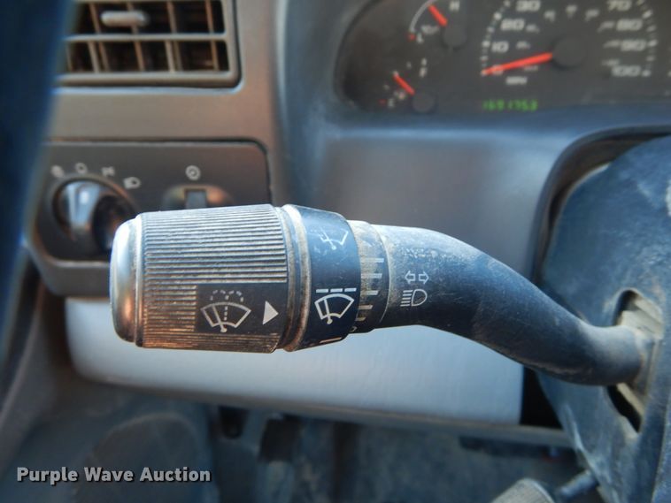 image for item DH2105 2004 Ford F250 Super Duty SuperCab pickup truck