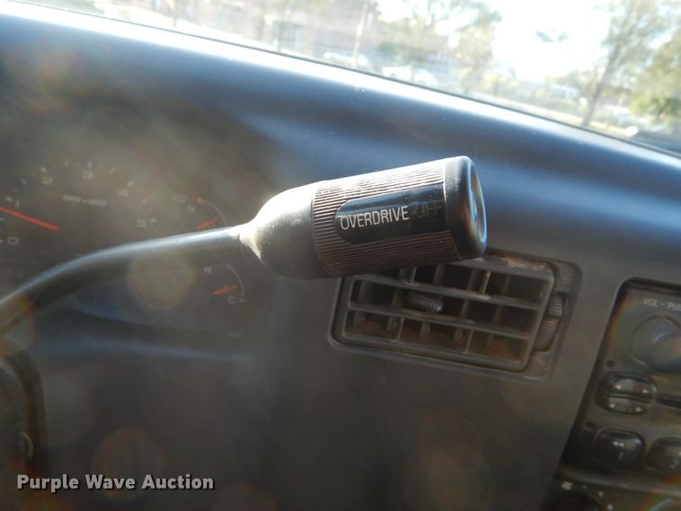 image for item DH2105 2004 Ford F250 Super Duty SuperCab pickup truck