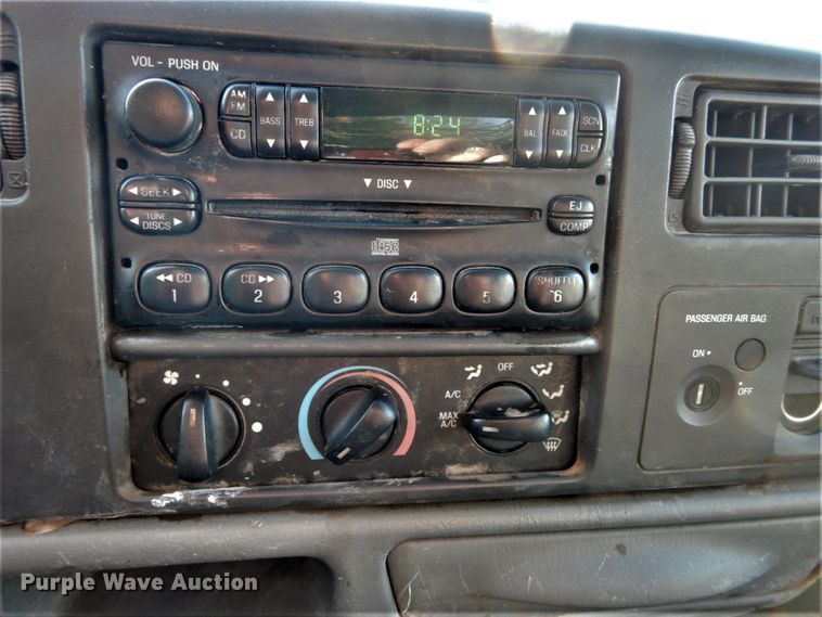 image for item DH2105 2004 Ford F250 Super Duty SuperCab pickup truck