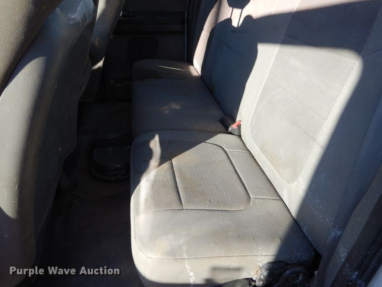 image for item DH2105 2004 Ford F250 Super Duty SuperCab pickup truck