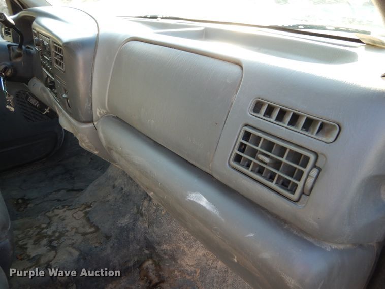 image for item DH2105 2004 Ford F250 Super Duty SuperCab pickup truck