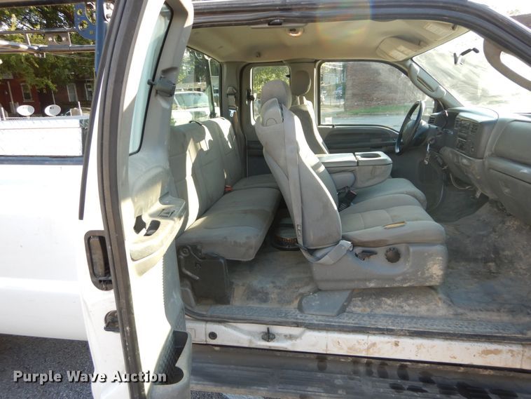 image for item DH2105 2004 Ford F250 Super Duty SuperCab pickup truck