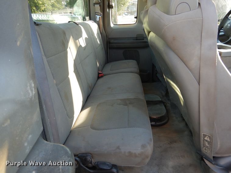 image for item DH2105 2004 Ford F250 Super Duty SuperCab pickup truck