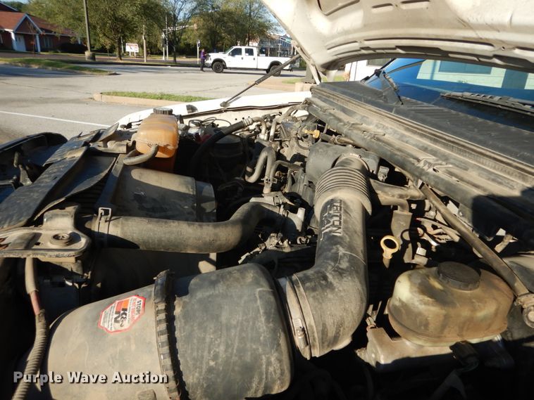 image for item DH2105 2004 Ford F250 Super Duty SuperCab pickup truck