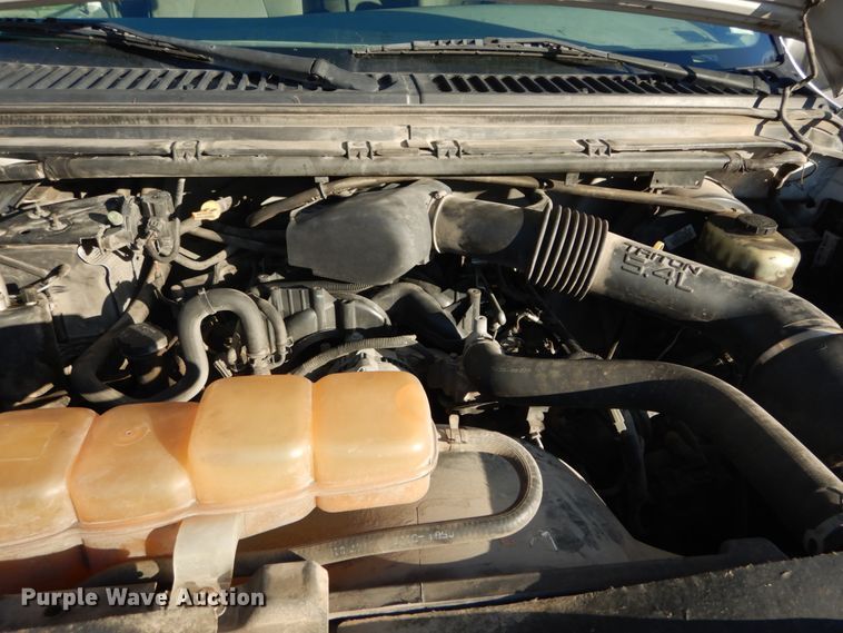 image for item DH2105 2004 Ford F250 Super Duty SuperCab pickup truck