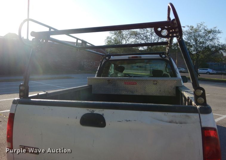 image for item DH2105 2004 Ford F250 Super Duty SuperCab pickup truck