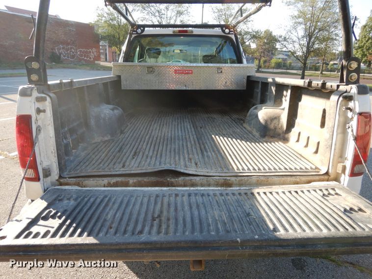 image for item DH2105 2004 Ford F250 Super Duty SuperCab pickup truck