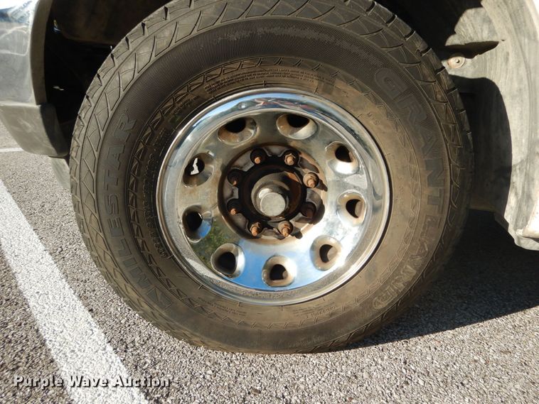 image for item DH2105 2004 Ford F250 Super Duty SuperCab pickup truck