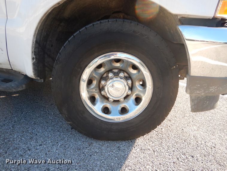 image for item DH2105 2004 Ford F250 Super Duty SuperCab pickup truck