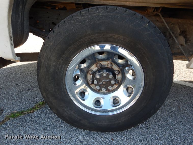 image for item DH2105 2004 Ford F250 Super Duty SuperCab pickup truck