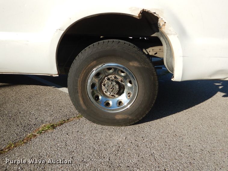 image for item DH2105 2004 Ford F250 Super Duty SuperCab pickup truck