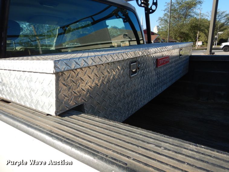 image for item DH2105 2004 Ford F250 Super Duty SuperCab pickup truck