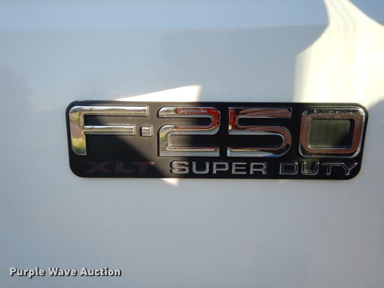 image for item DH2105 2004 Ford F250 Super Duty SuperCab pickup truck