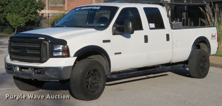 image for item DH2106 2006 Ford F350 Super Duty XL Crew Cab pickup truck