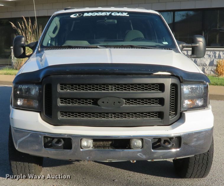 image for item DH2106 2006 Ford F350 Super Duty XL Crew Cab pickup truck