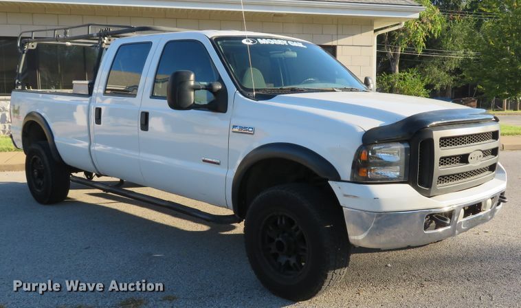 image for item DH2106 2006 Ford F350 Super Duty XL Crew Cab pickup truck