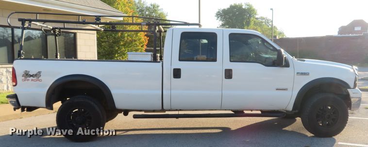 image for item DH2106 2006 Ford F350 Super Duty XL Crew Cab pickup truck