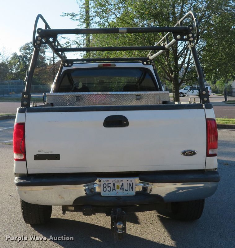 image for item DH2106 2006 Ford F350 Super Duty XL Crew Cab pickup truck
