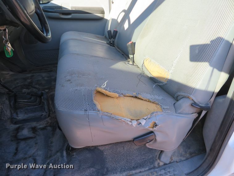 image for item DH2106 2006 Ford F350 Super Duty XL Crew Cab pickup truck