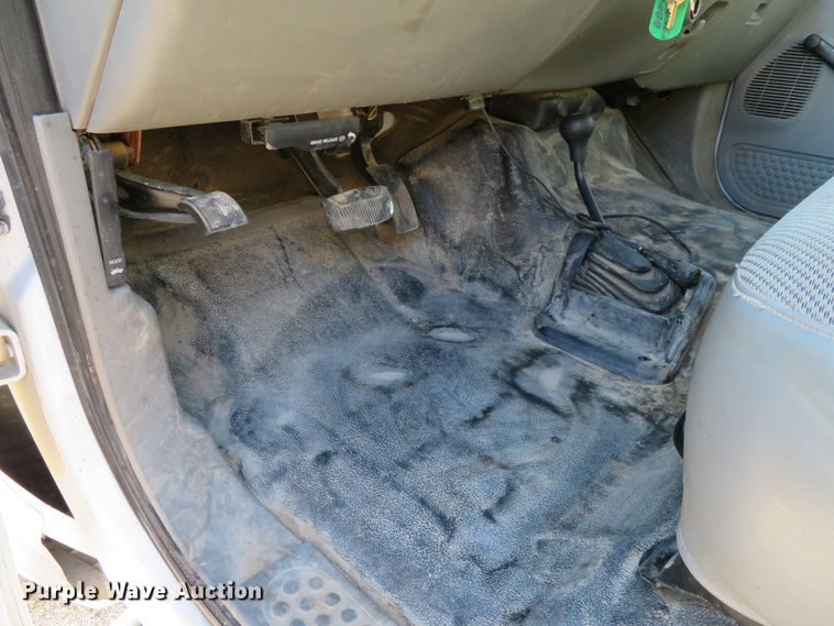 image for item DH2106 2006 Ford F350 Super Duty XL Crew Cab pickup truck