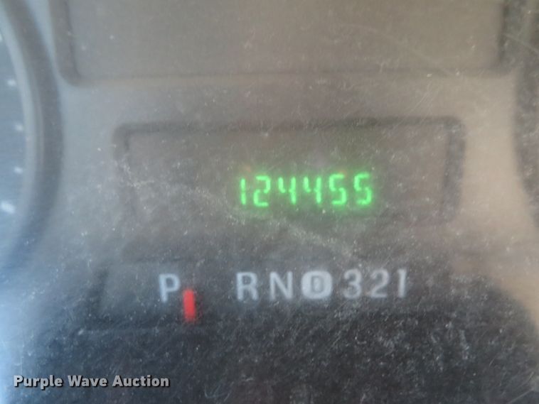 image for item DH2106 2006 Ford F350 Super Duty XL Crew Cab pickup truck