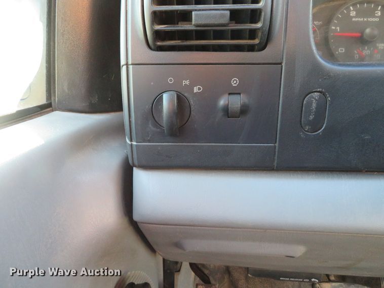 image for item DH2106 2006 Ford F350 Super Duty XL Crew Cab pickup truck