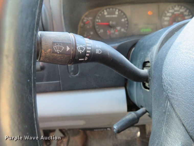 image for item DH2106 2006 Ford F350 Super Duty XL Crew Cab pickup truck