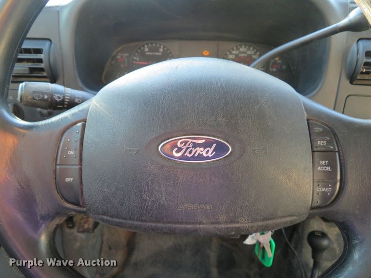 image for item DH2106 2006 Ford F350 Super Duty XL Crew Cab pickup truck