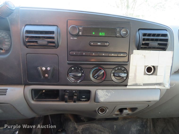 image for item DH2106 2006 Ford F350 Super Duty XL Crew Cab pickup truck