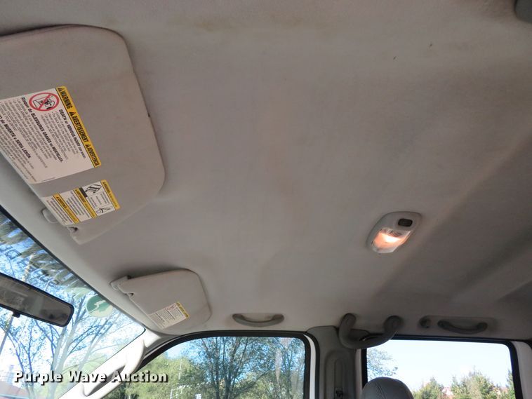 image for item DH2106 2006 Ford F350 Super Duty XL Crew Cab pickup truck