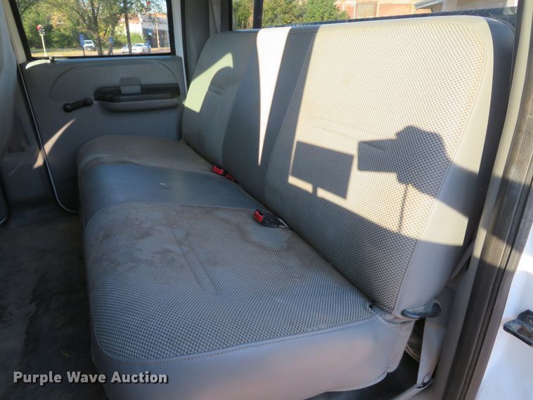 image for item DH2106 2006 Ford F350 Super Duty XL Crew Cab pickup truck