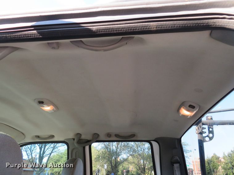 image for item DH2106 2006 Ford F350 Super Duty XL Crew Cab pickup truck