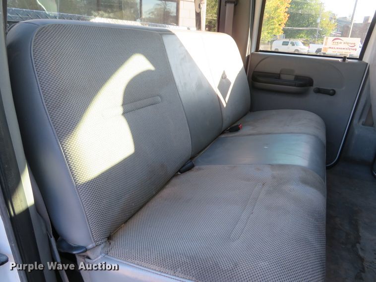 image for item DH2106 2006 Ford F350 Super Duty XL Crew Cab pickup truck