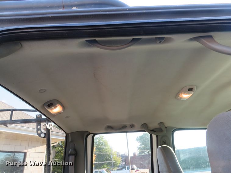 image for item DH2106 2006 Ford F350 Super Duty XL Crew Cab pickup truck