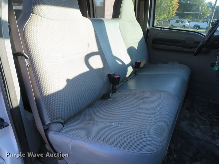 image for item DH2106 2006 Ford F350 Super Duty XL Crew Cab pickup truck