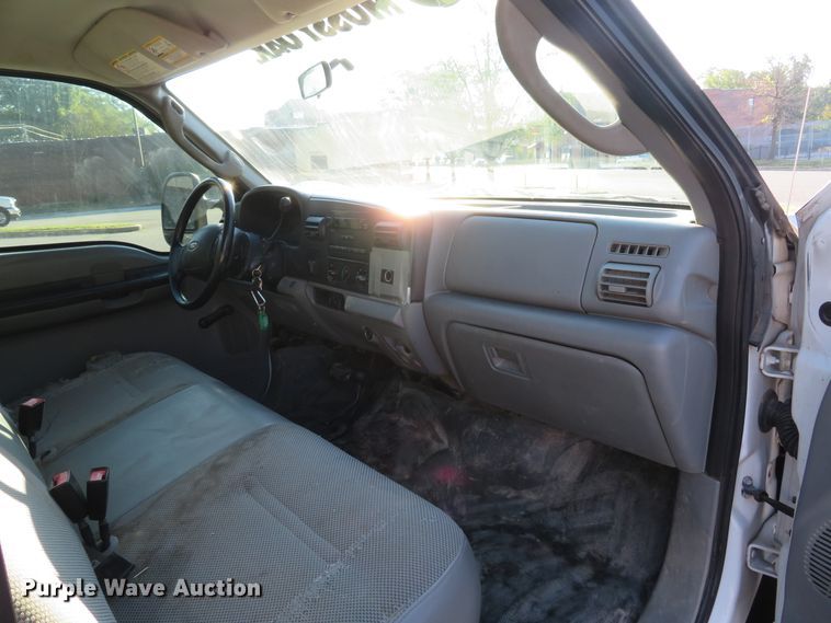 image for item DH2106 2006 Ford F350 Super Duty XL Crew Cab pickup truck