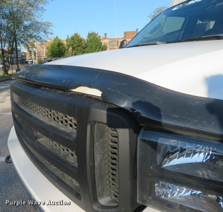 image for item DH2106 2006 Ford F350 Super Duty XL Crew Cab pickup truck